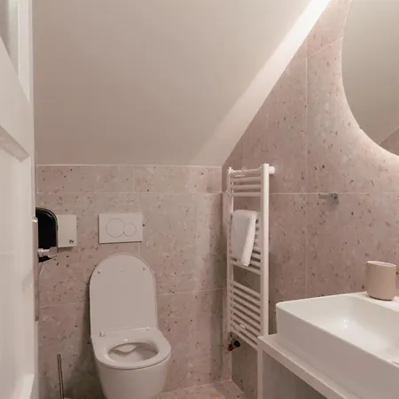 Luxury 2 Bedroom New With Private Parking Apartma