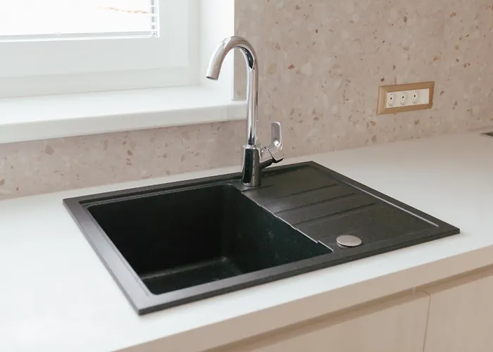 Luxury 2 Bedroom New With Private Parking